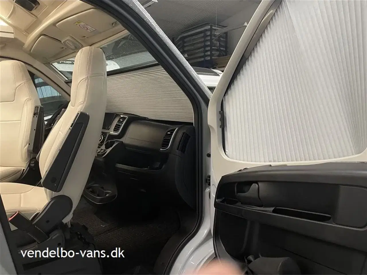 Billede 19 - 2022 - McLouis Menfys Van 04 Prestige Matic   Det er CamperVan topudgaven med masser af udstyr - Prestige Matic