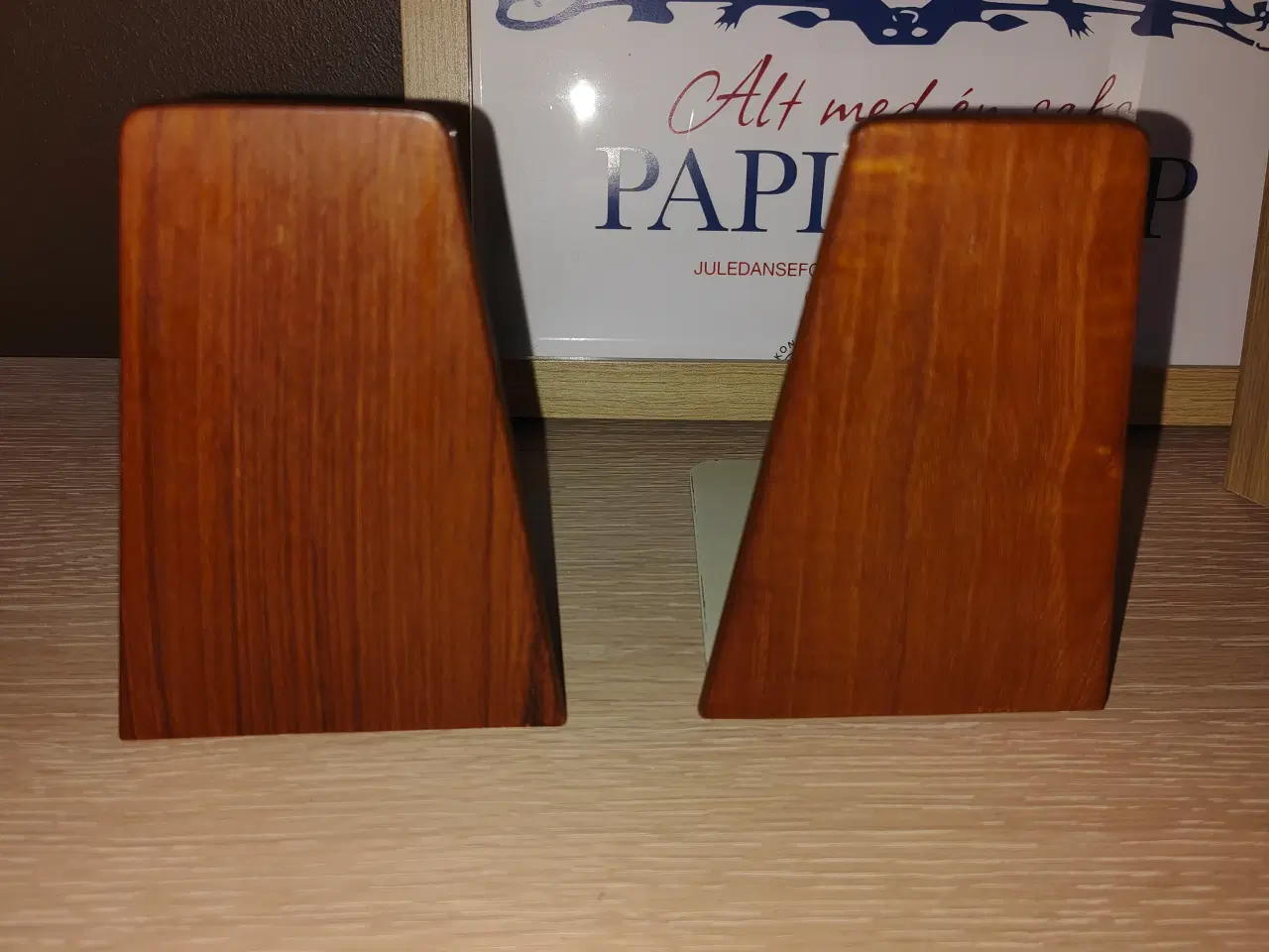 Billede 4 - Flotte bogstøtter i teak