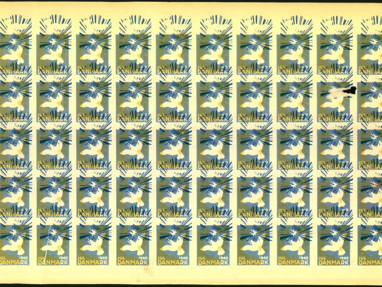 Billede 1 - Danmark julemærkeark 1940 - Frejovertryk - UTAKKET - Hul !