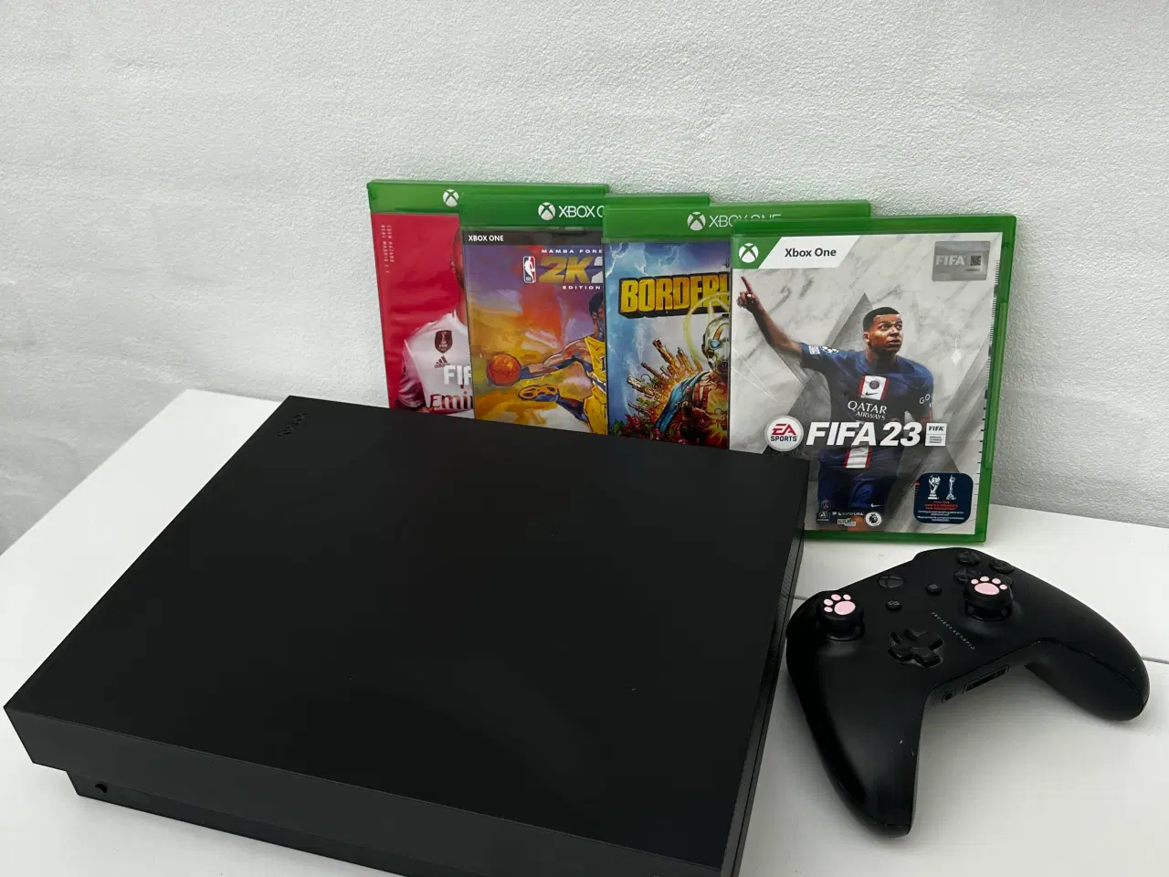 Billede 1 - Xbox One X 4K 1TB sæt(Perfekt stand)