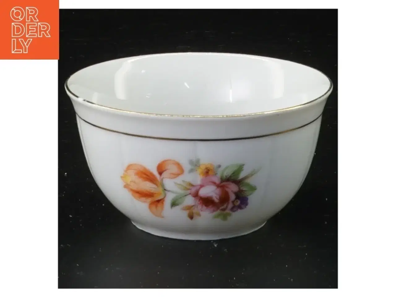 Billede 1 - Porcelænsskål med blomstermotiver (str. 10 x 5 cm)