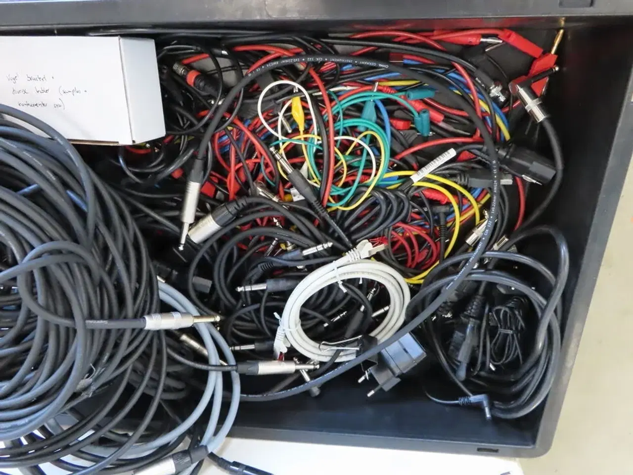 Billede 5 - Palle med rester fra TC ELECTRONIC