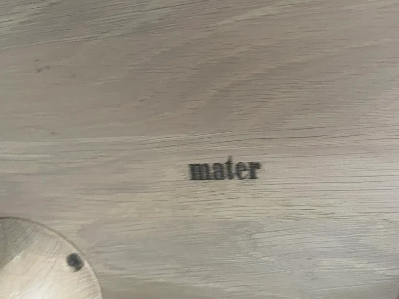Billede 3 - Mater bord ø45 cm i lakeret eg