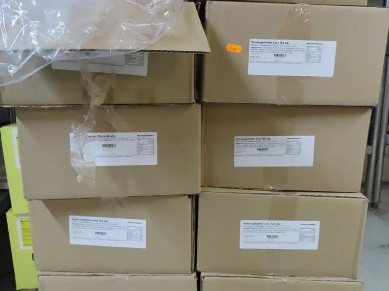 Billede 18 - Div. reoler med indhold