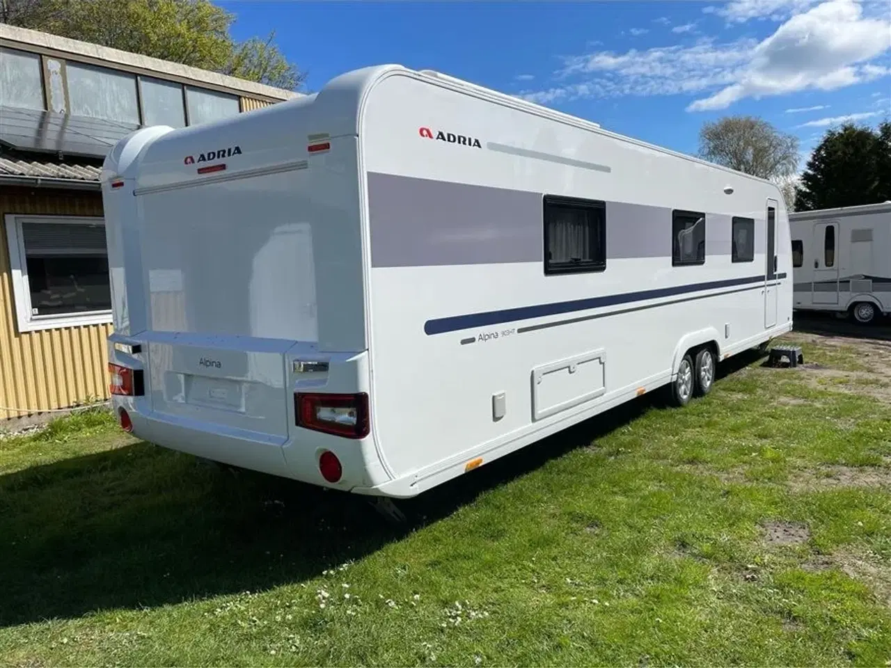 Billede 2 - 2020 - Adria Alpina 903 HT   Super lækker stor campingvogn, med masser af plads.