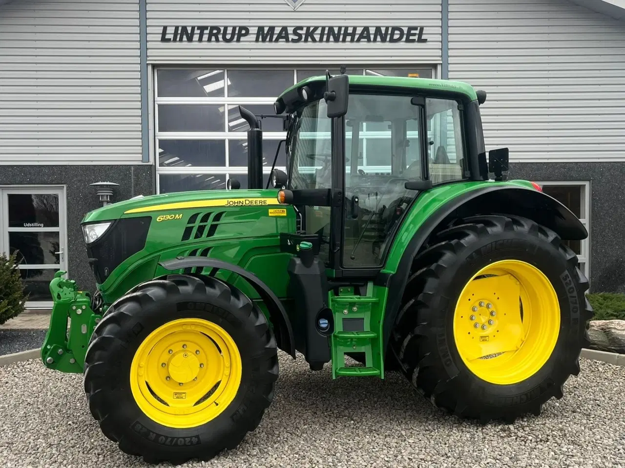 Billede 1 - John Deere 6130M med Auto Quard gearkasse og med krybe gear. I for er der frontlift og 2stk dobbeltvirkende fjernudtag