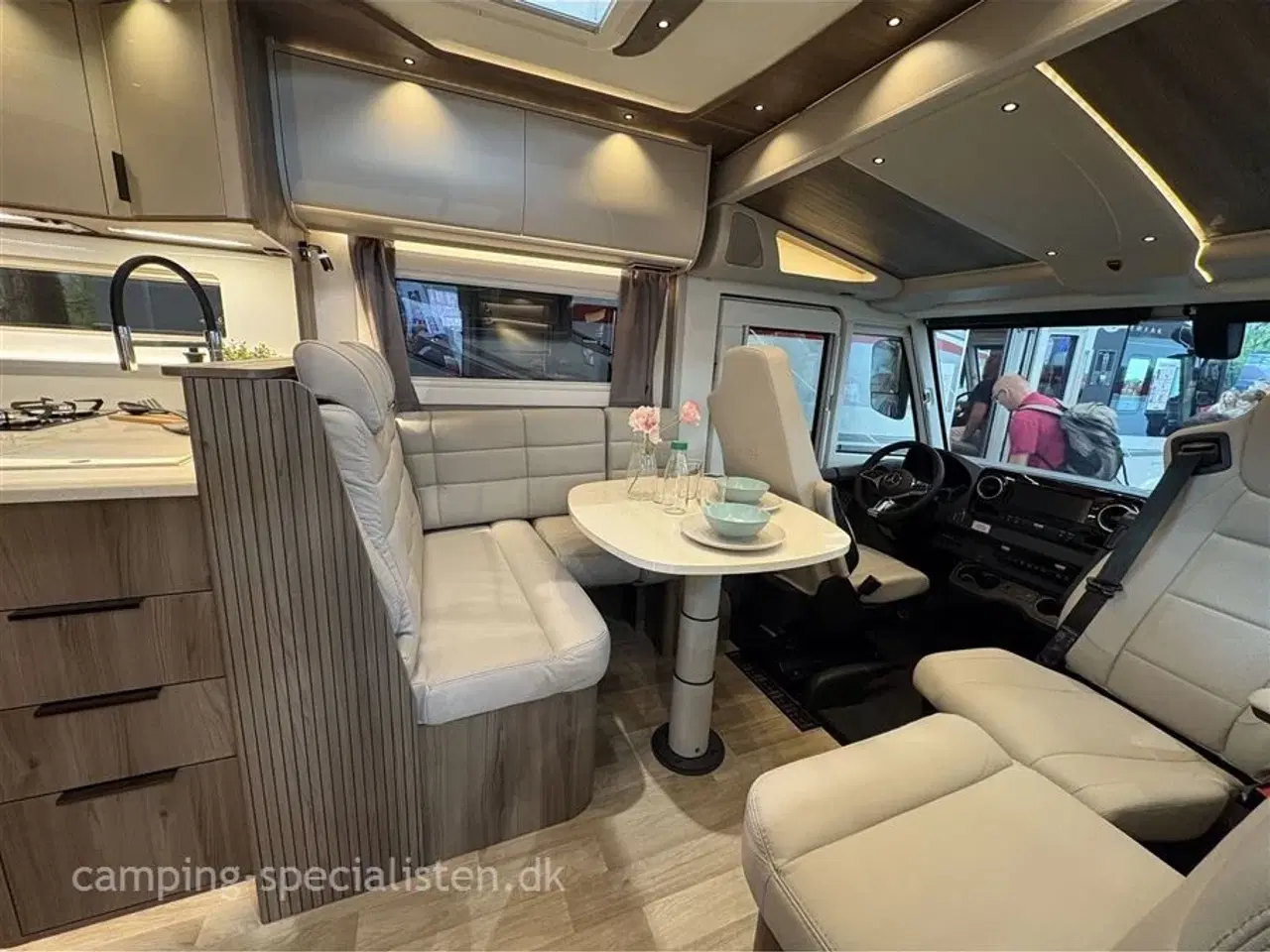 Billede 8 - 2026 - Kabe Imperial R i830 LGB    Nyhed KABE R i830 LQB – træk tungt med tvillinghjul model 190 HK  2025 kan forudbestilles hos Camping-Specialisten Silkeborg