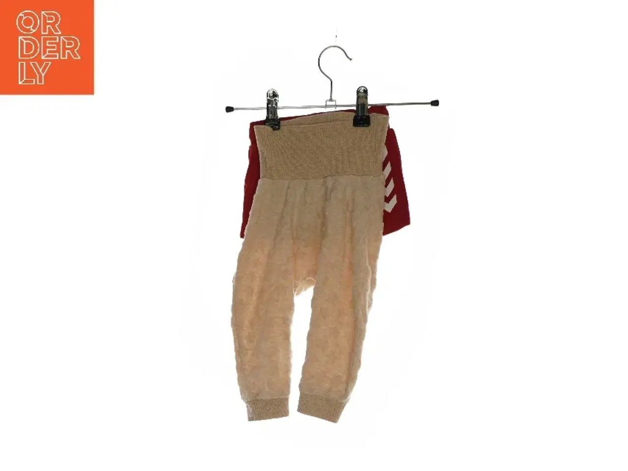 Billede 1 - Et par shorts og et par bukser fra Hummel og Name It (str. 56 og 68)