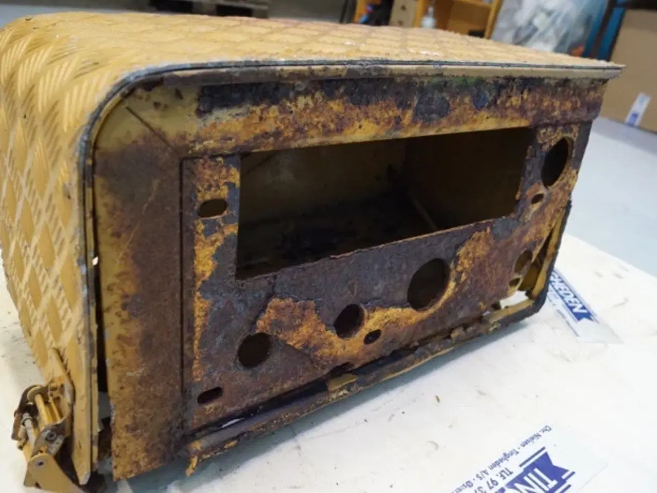 Billede 19 - Volvo L120 Baterikasse L.H. VOE11018434