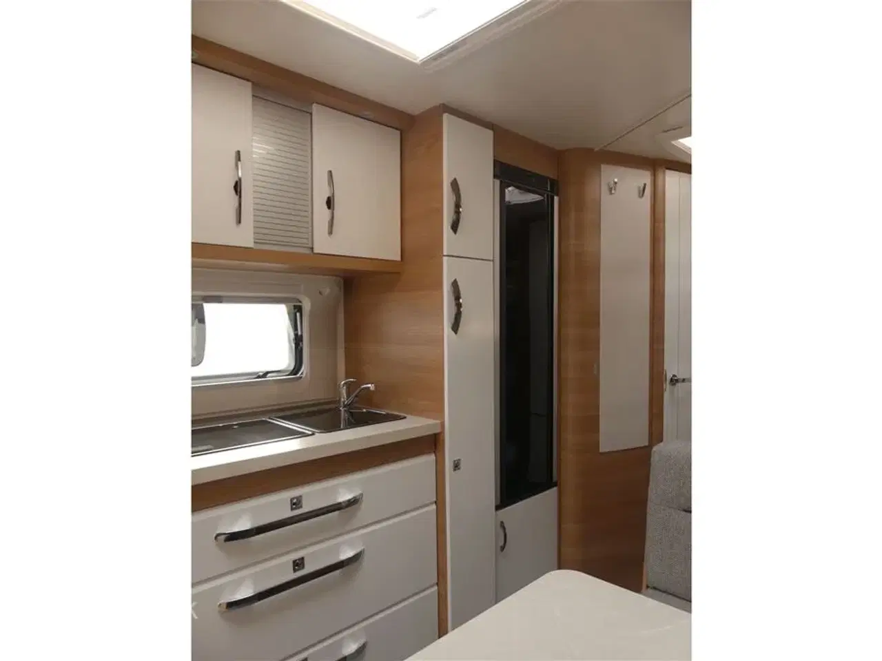 Billede 7 - 2023 - Hobby De Luxe 545 KMF   Hobby 545 KMF med 3 køjer og dobbeltseng  fra Hinshøj Caravan