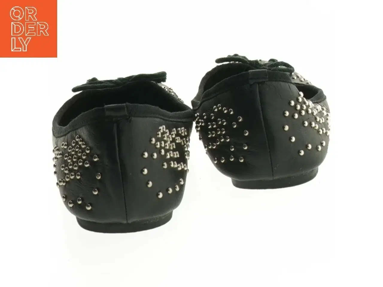 Billede 3 - Sorte flade sko med nitter fra Jennika (str. 40)