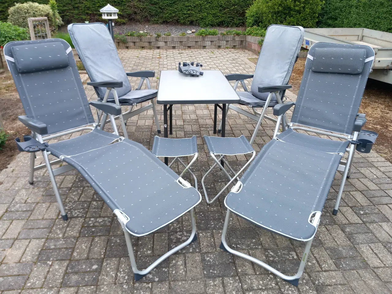 Billede 1 - Campingbord og stole