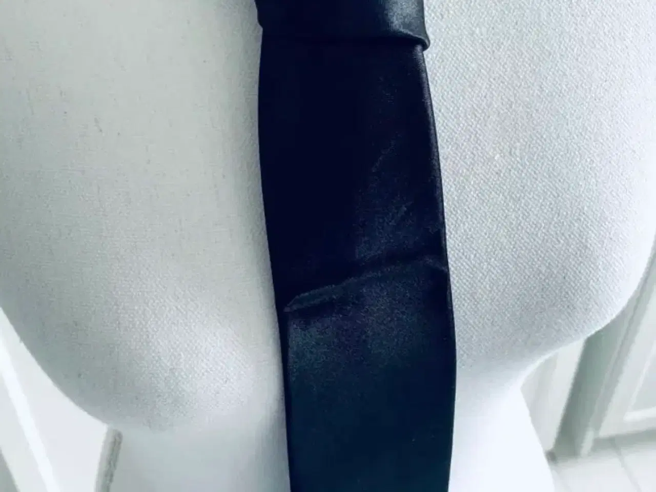 Billede 4 - Sort slips i god stand