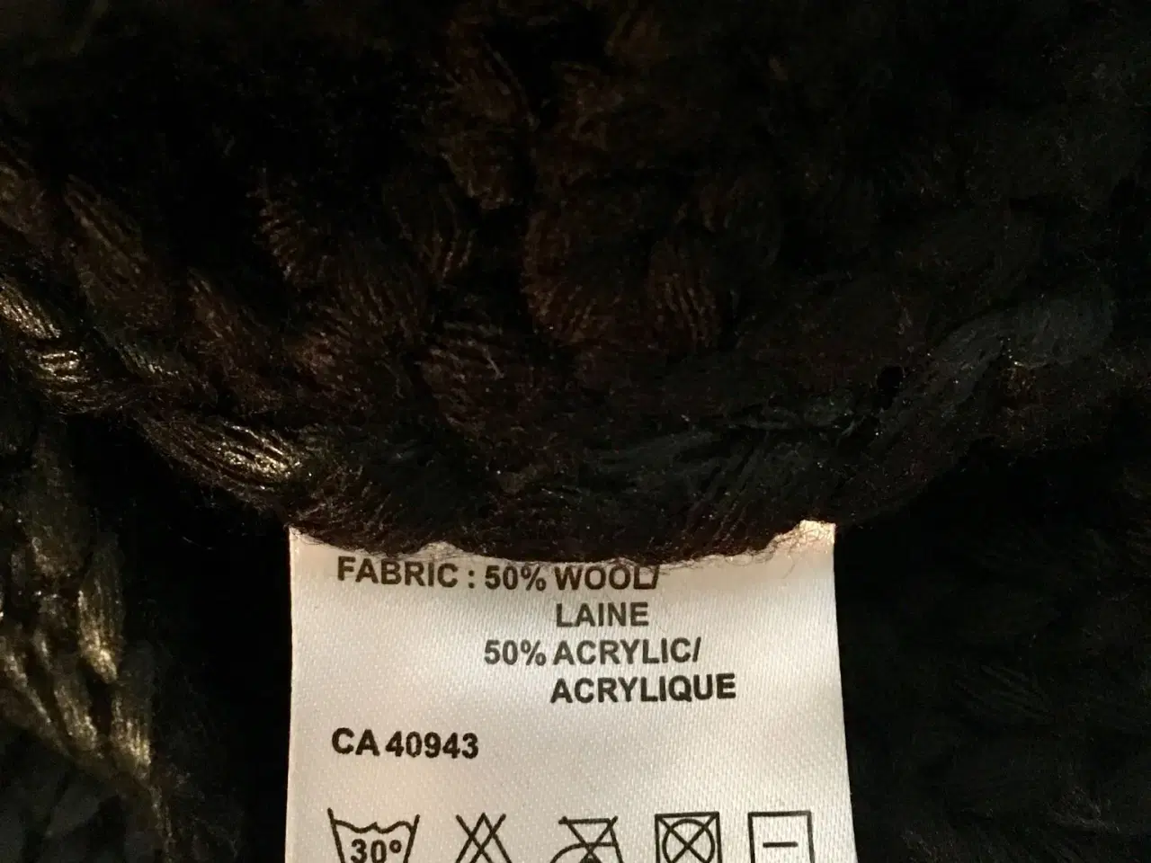 Billede 4 - Lækker sort sweater til salg 