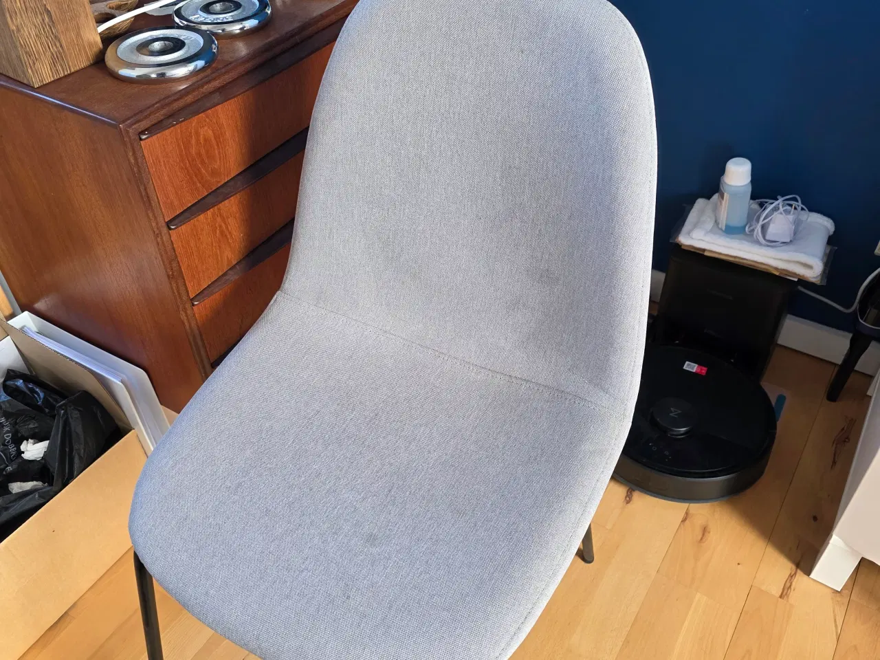 Billede 1 - Jysk stole 6 stk med metal ben, ét stk med træben