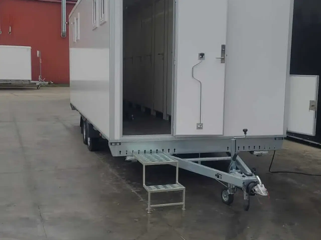 Billede 8 - Type 660: Toiletvogn med 8 toiletter