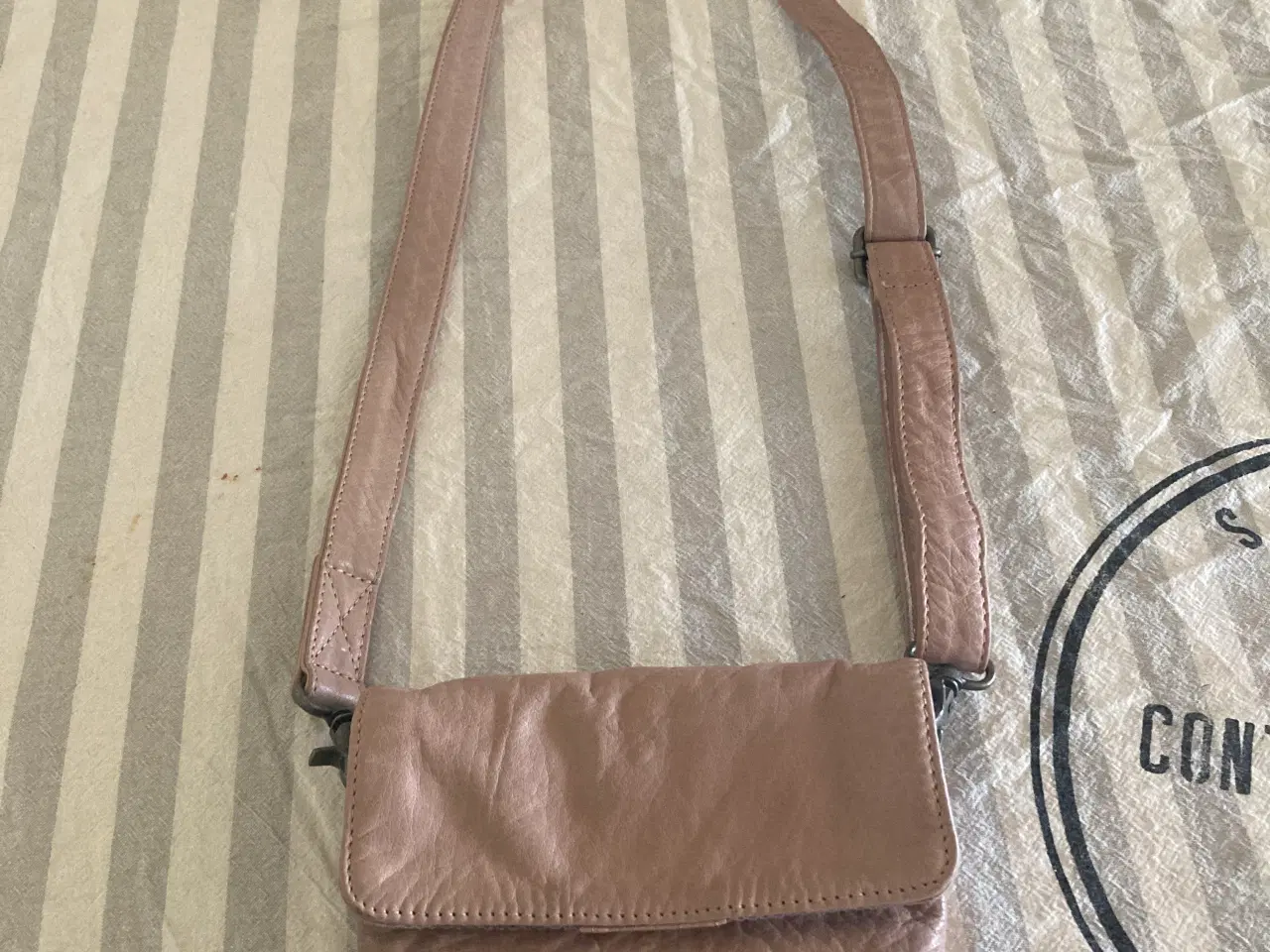 Billede 1 - Depeche læder crossbody taske – rosa