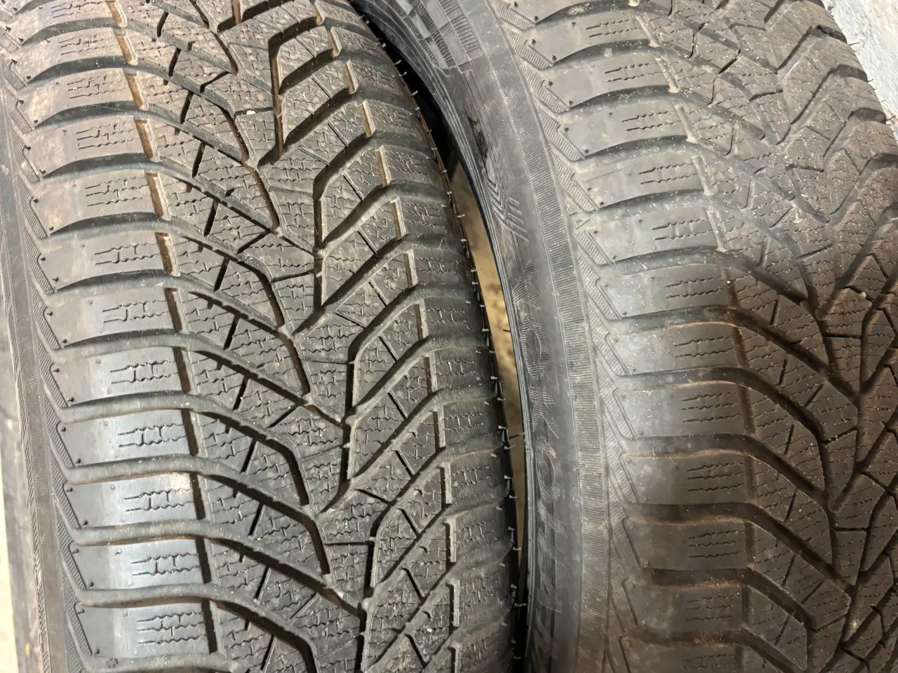 Billede 2 - Vinterdæk Yokohama 215/65-17 