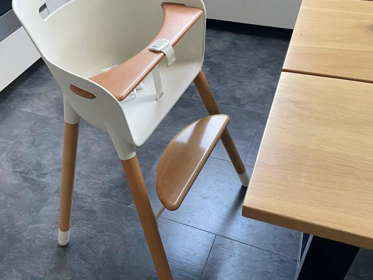 Billede 1 - Velholdt Flexa Højstol sælges 