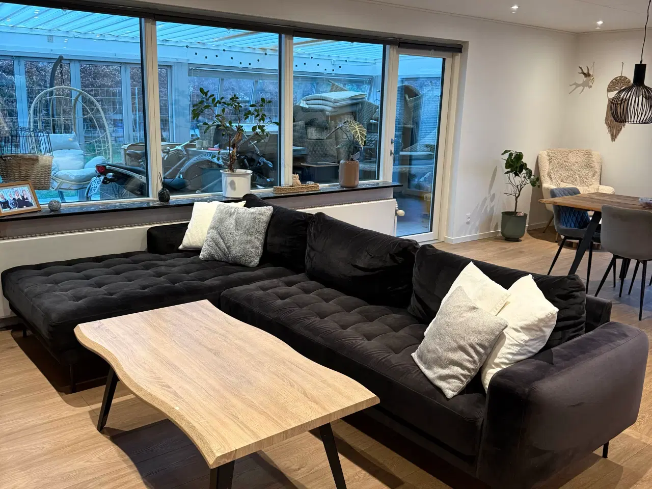 Billede 5 - Velour sofa sort