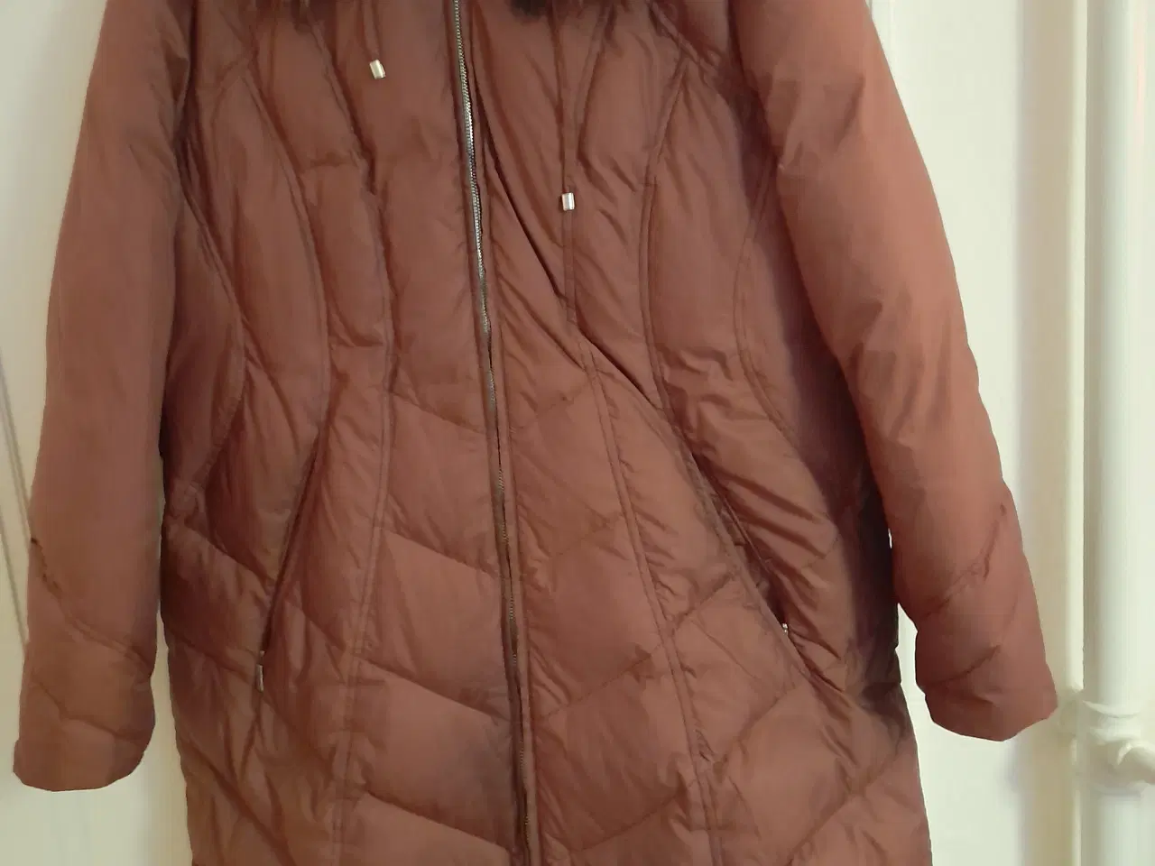 Billede 1 - Dunjakke med natural pels.