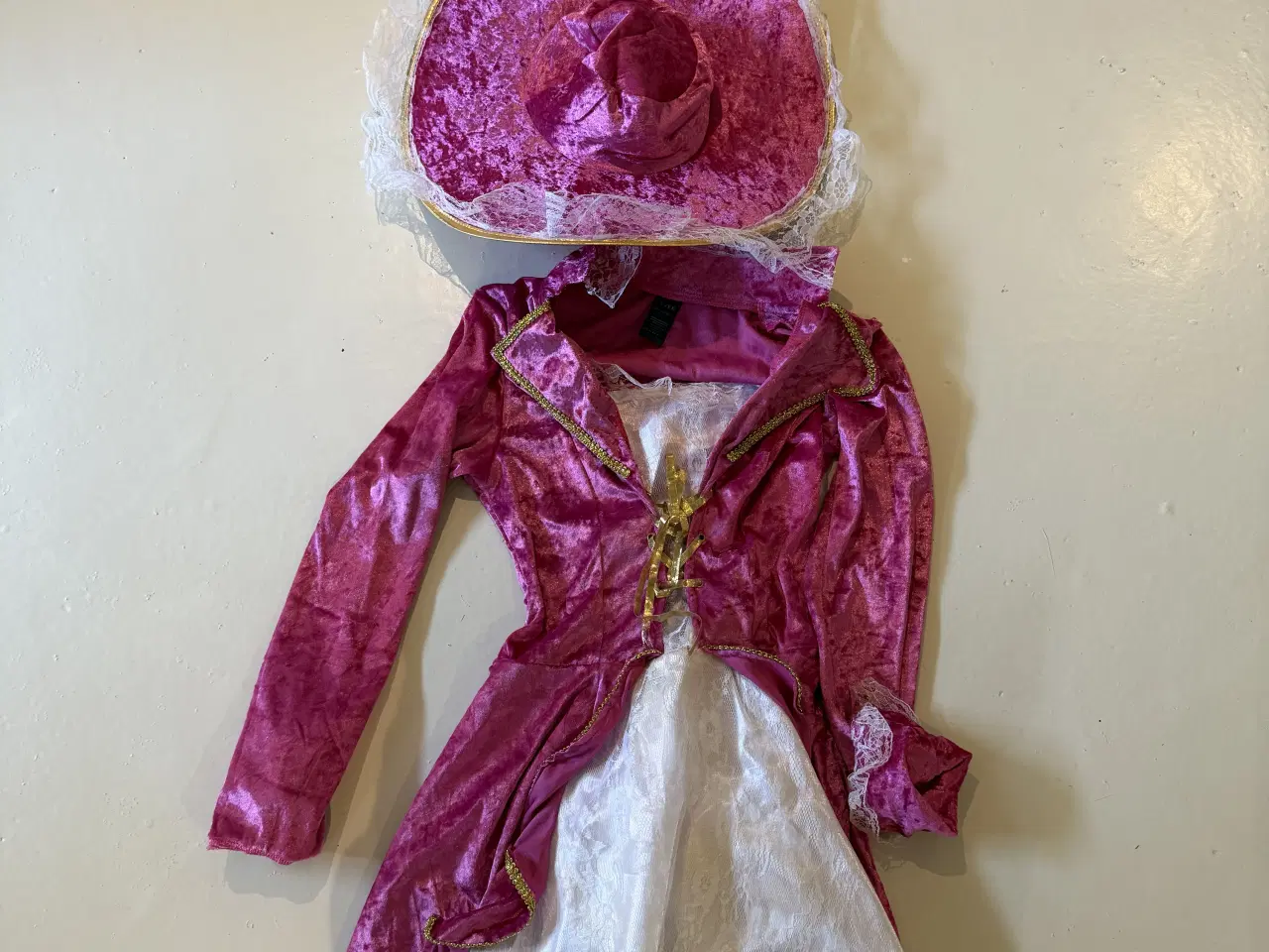 Billede 7 - Forskellige kostumer byd