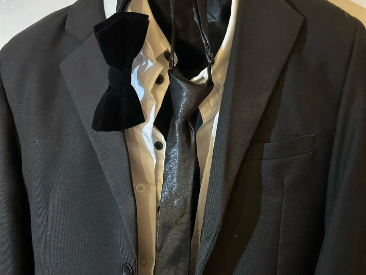 Billede 2 - Byd - Jakkesæt til dreng ca 140 cm