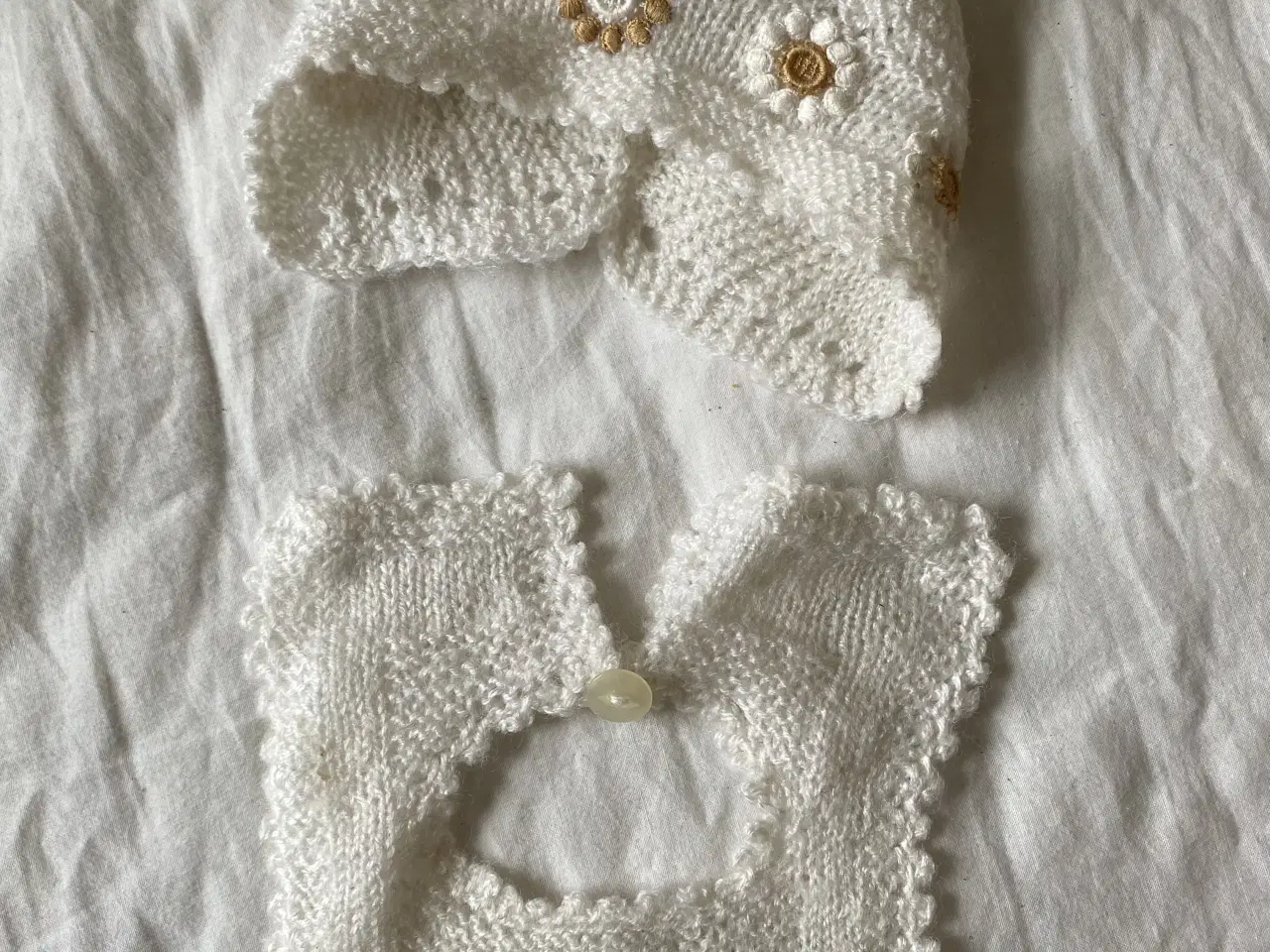 Billede 4 - Hjemmestrikket hue og savlesmæk 50-56