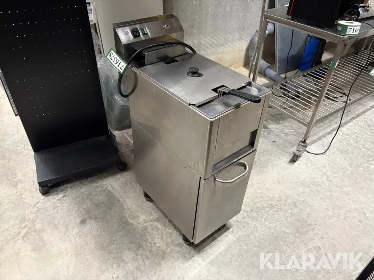 Billede 3 - Grill- og fastfoodstation komplet med friture, stegeplade, rullebrødrister, kontaktgrill og rustfrit arbejdsbord