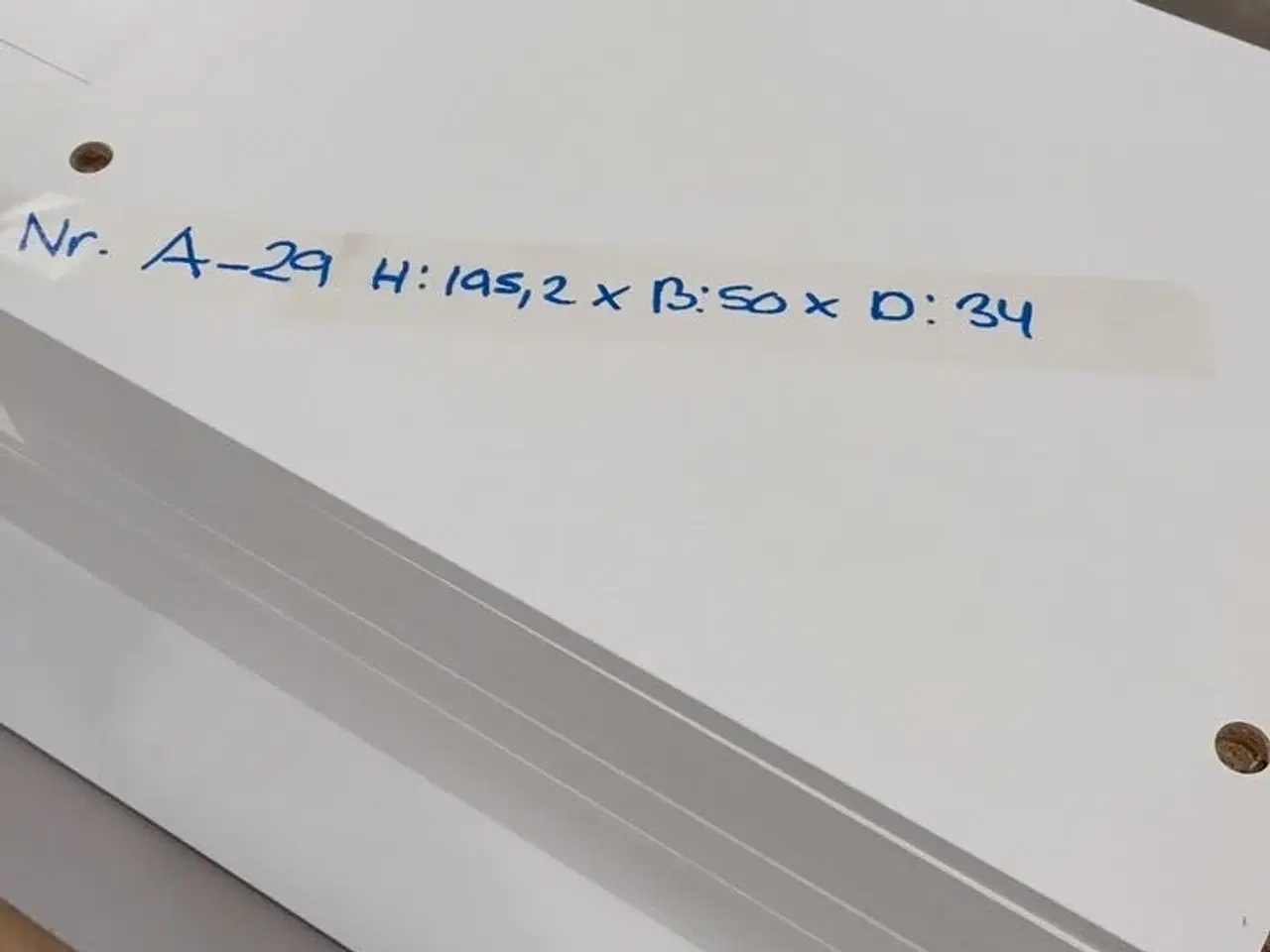 Billede 6 - 4 stk. usamlet højskabe H: 195,2 x B: 50 x D: 34,0 med låge og 16 hylder