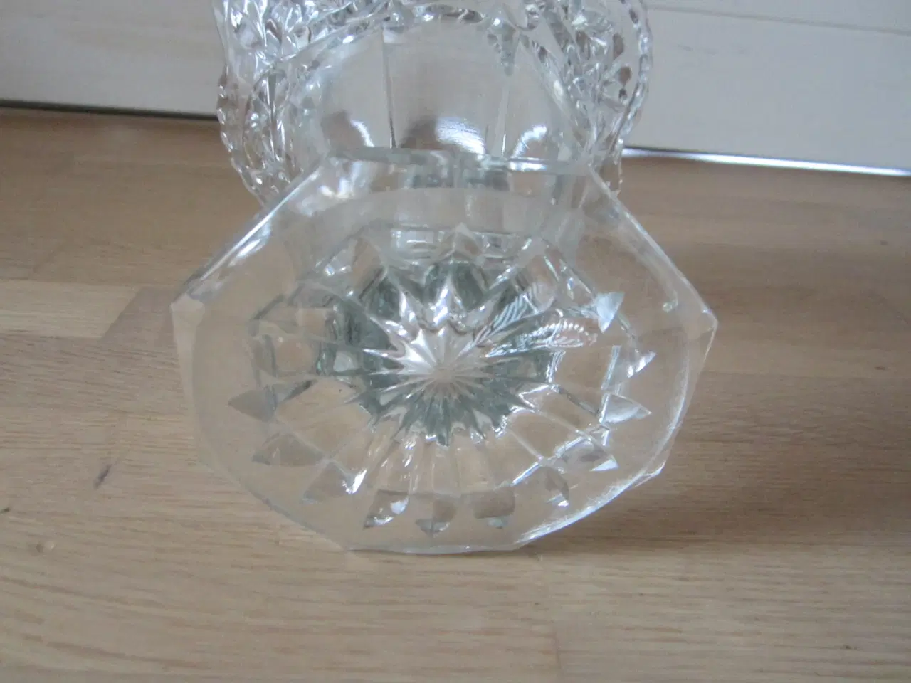 Billede 4 - Flot gammel glasvase med 8 kantet fod