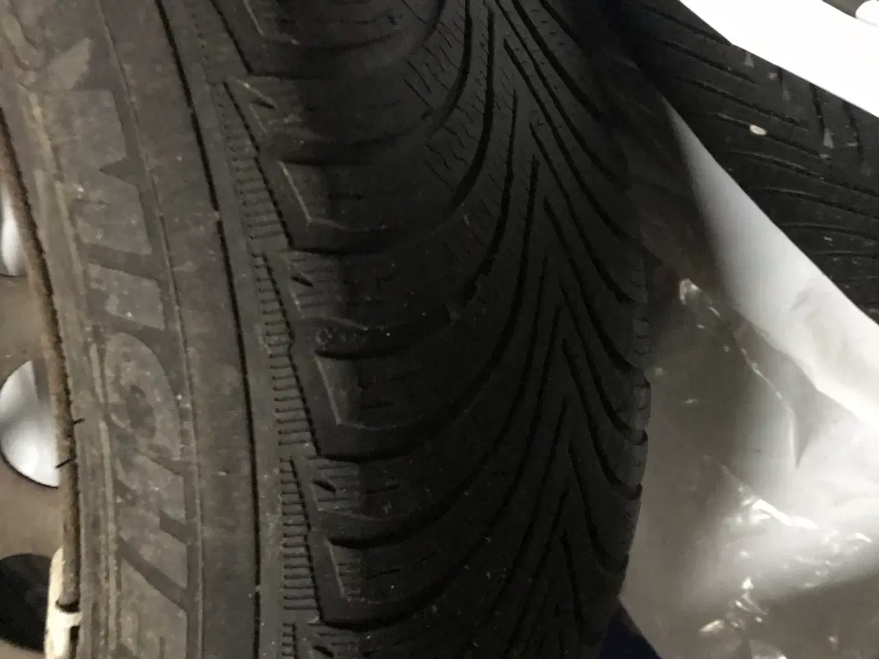 Billede 3 - Michelin vinterdæk 16”