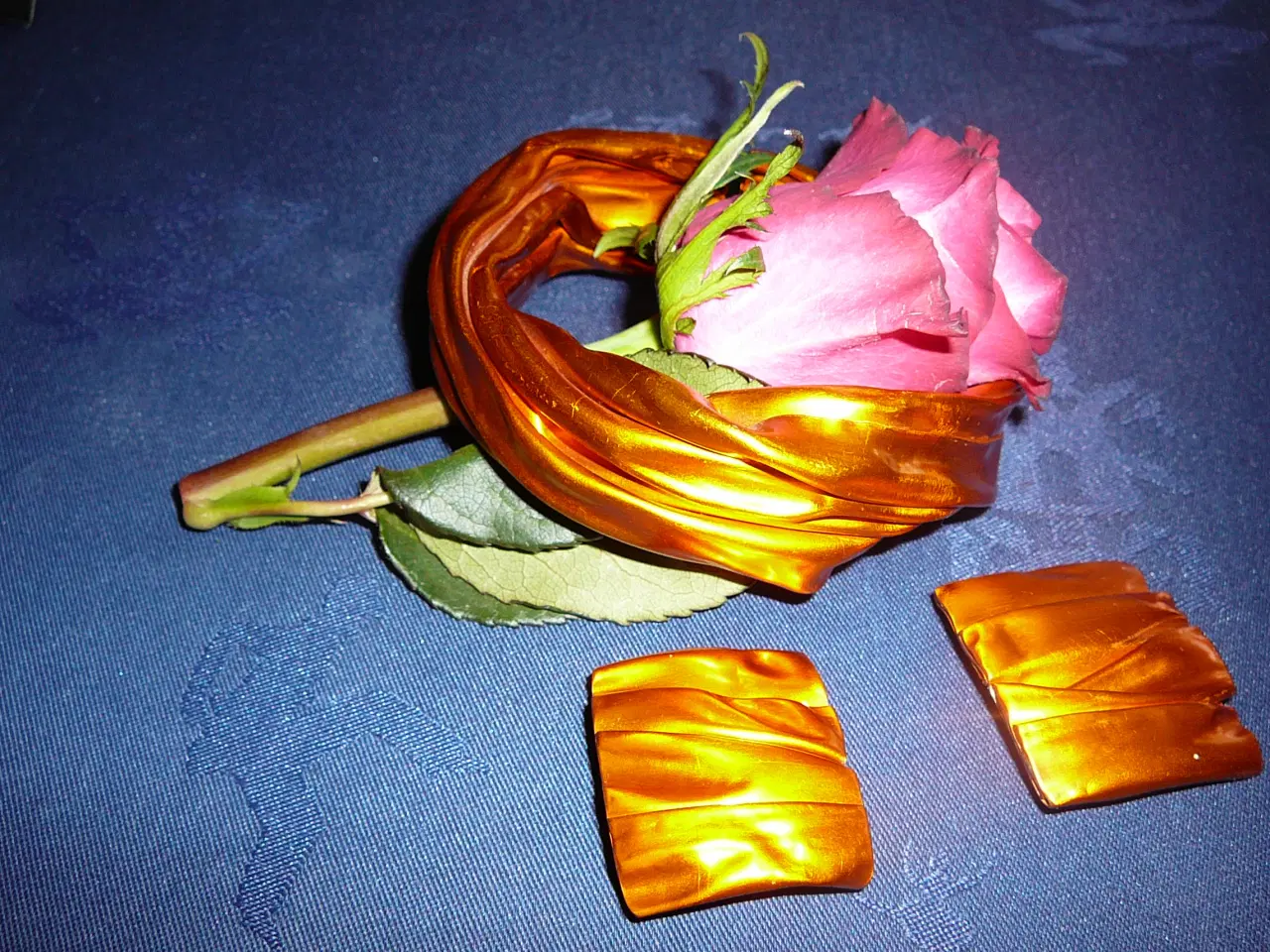 Billede 3 - Unik armring og øre clips i krøllet kobber