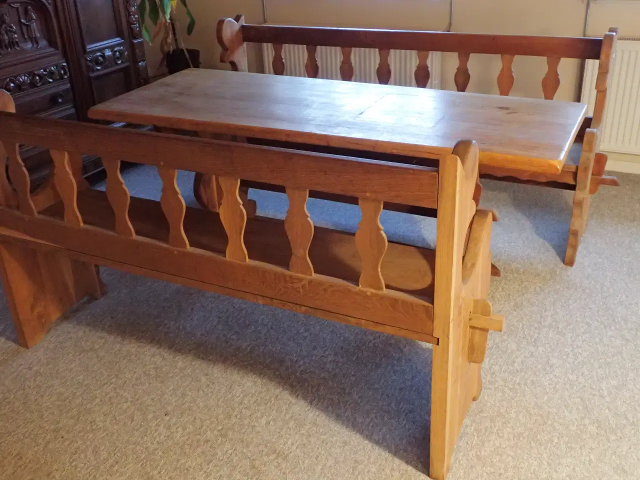 Billede 4 - Plankebord og bænke i massivt rustikt Egetræ.