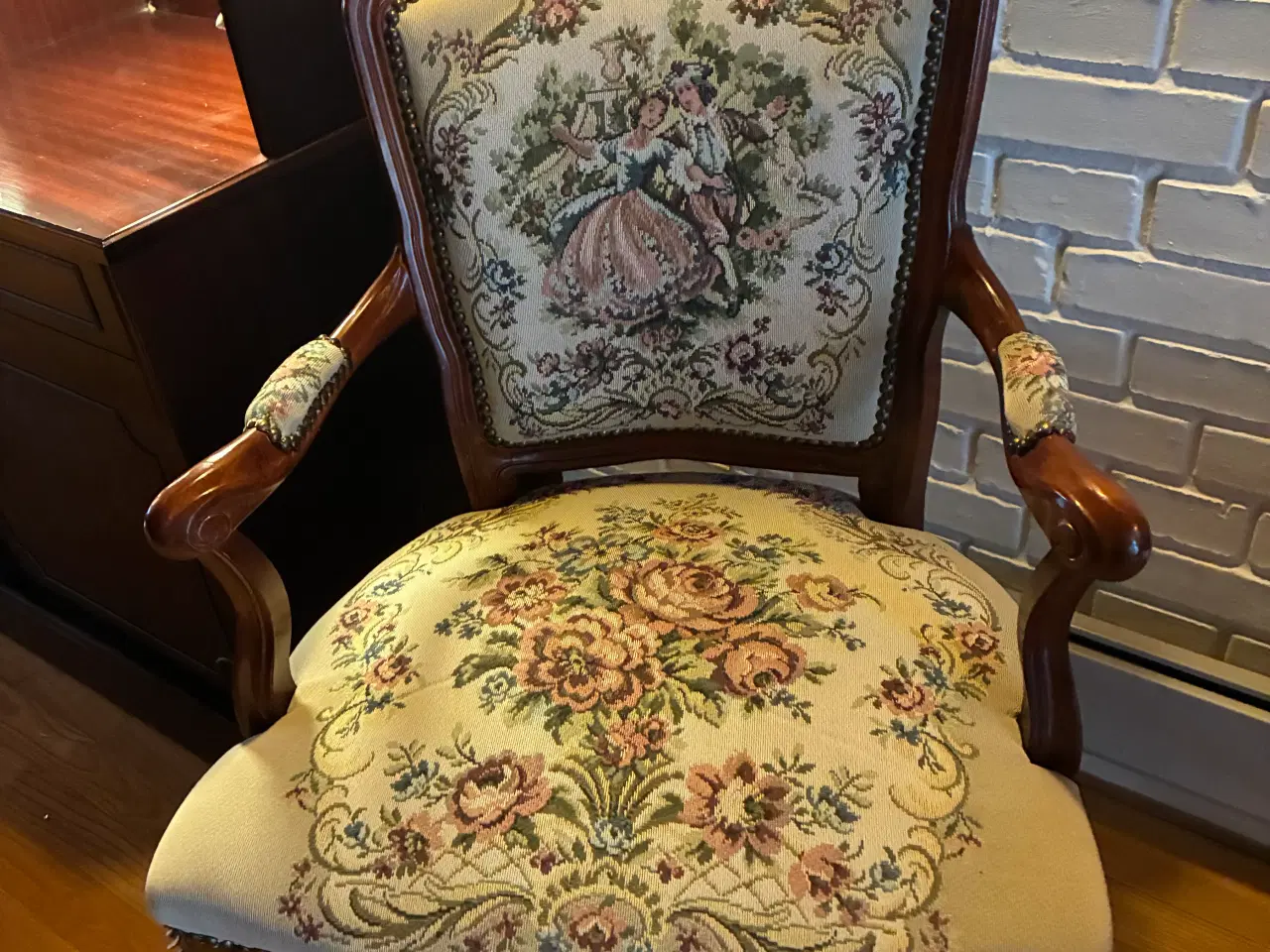 Billede 3 - Rokokko armchairs med broderi og sidebord