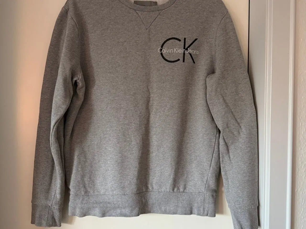 Billede 1 - Calvin Klein grå sweatshirt. Str M