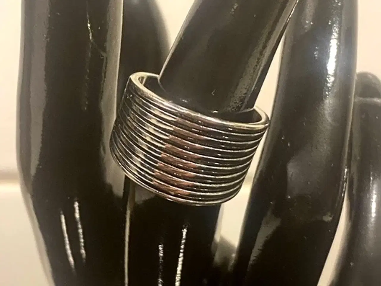 Billede 1 - * Sterlingsølv; Fedeste fingerring - i rå stil