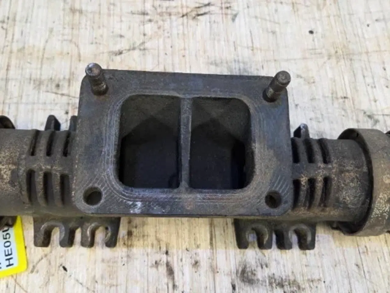 Billede 9 - Case 9010 Udstødningsmanifold 504046508