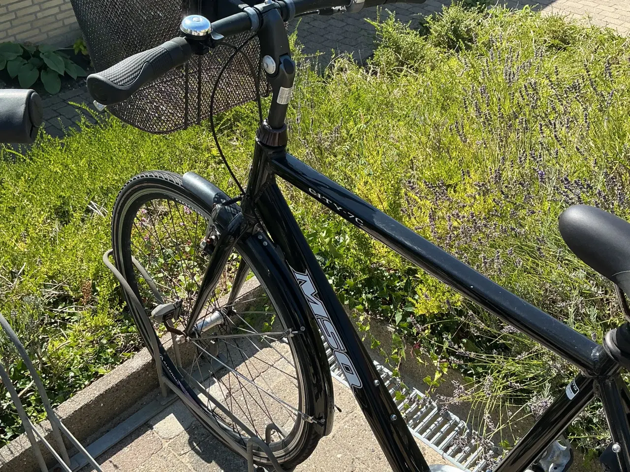 Billede 4 - Herrecykel med gear og ny saddel og kurv