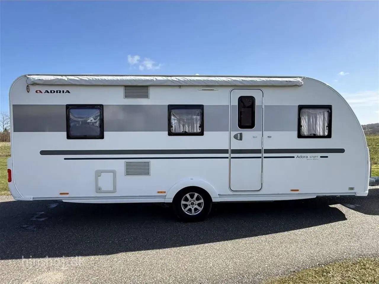Billede 20 - 2020 - Adria Adora Supreme 573 PT Fin køjevogn med masser af plads til familien fra Hinshøj Caravan.