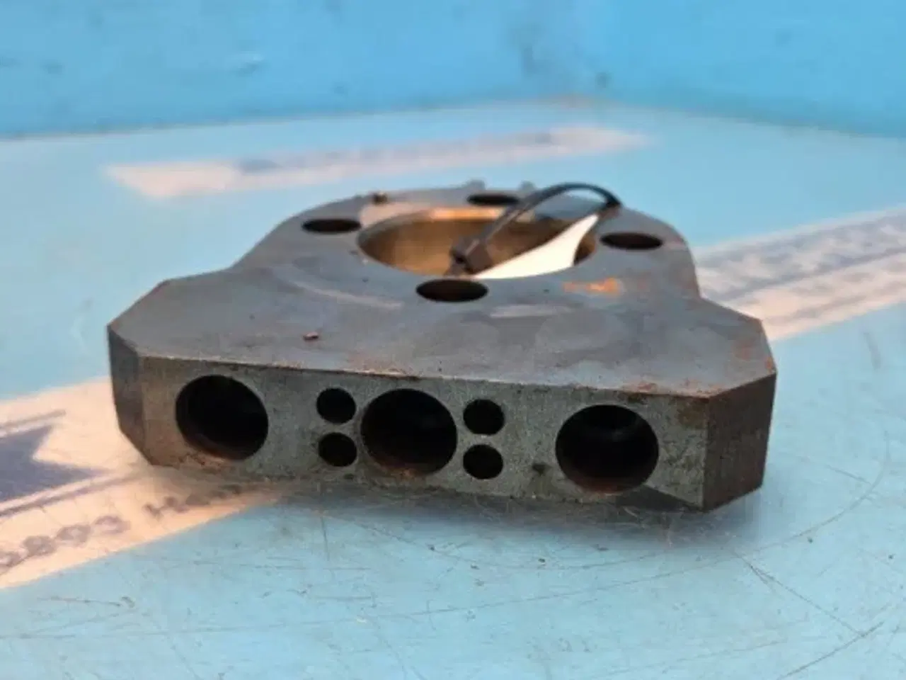 Billede 7 - New Holland 8340 Hydraulikventil F0NN7L575AC