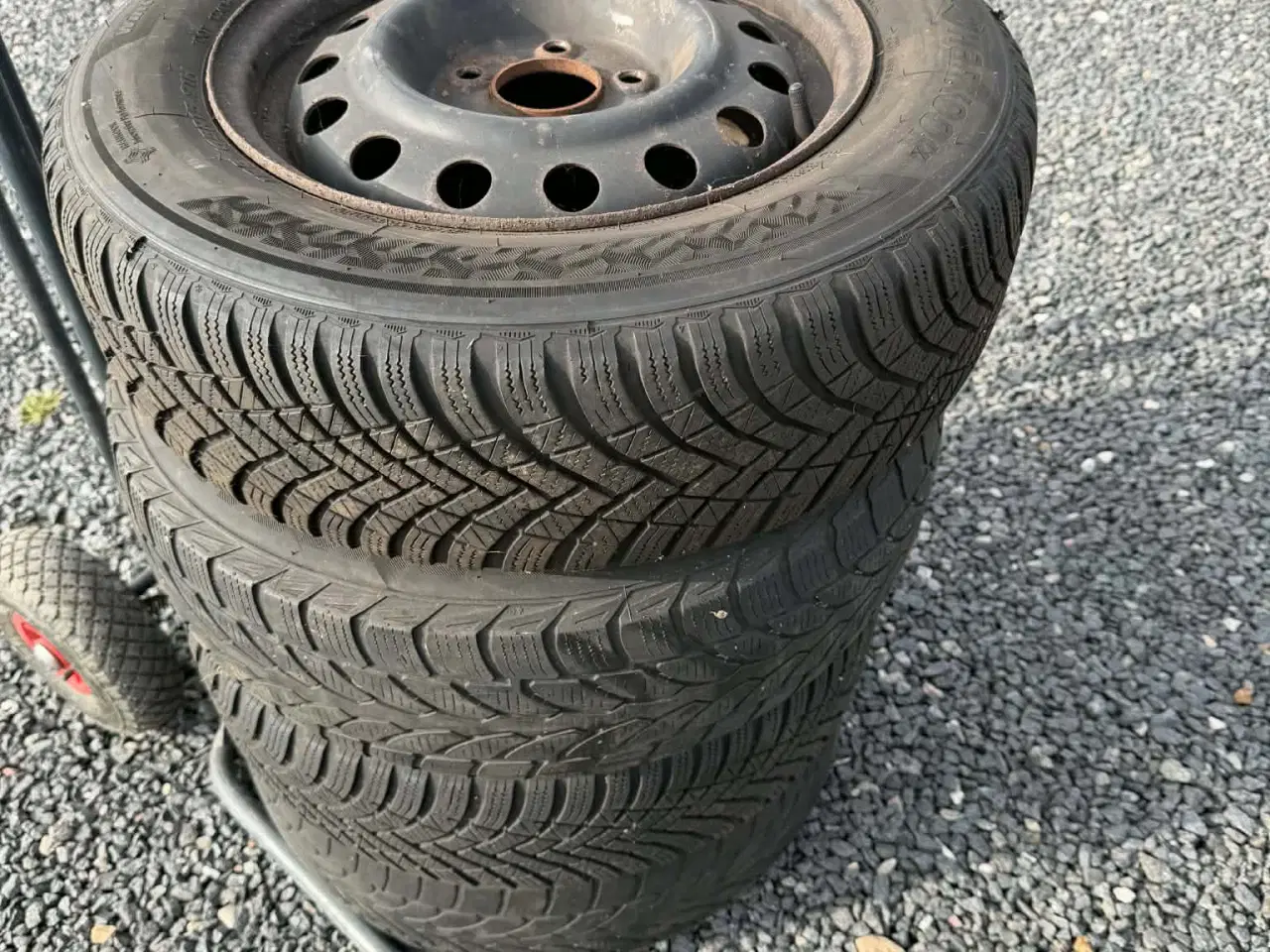 Billede 2 - 15" Stålfælge med Hankook vinterdæk