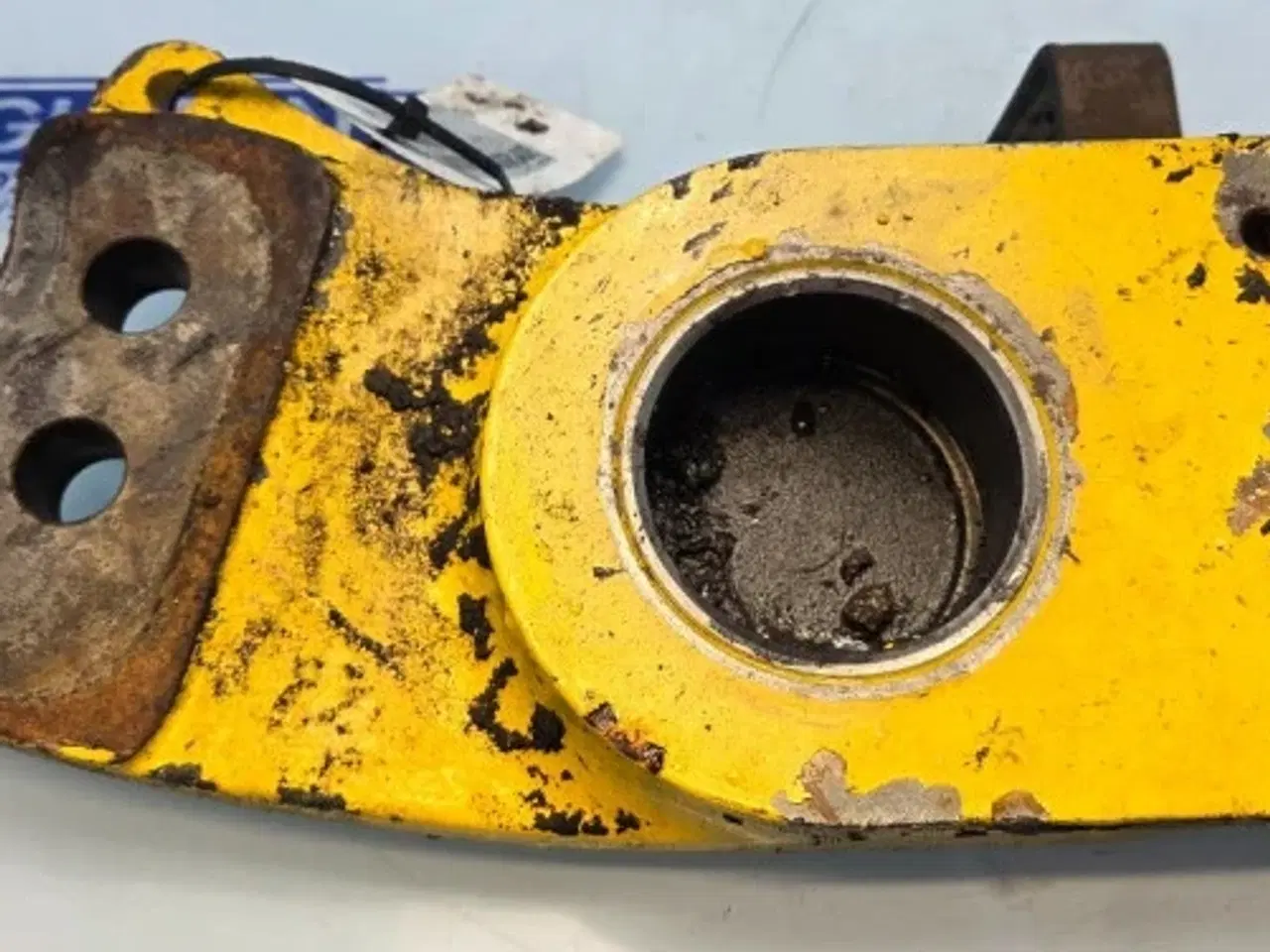 Billede 8 - New Holland LB115B Fastspændingsplade 85803617