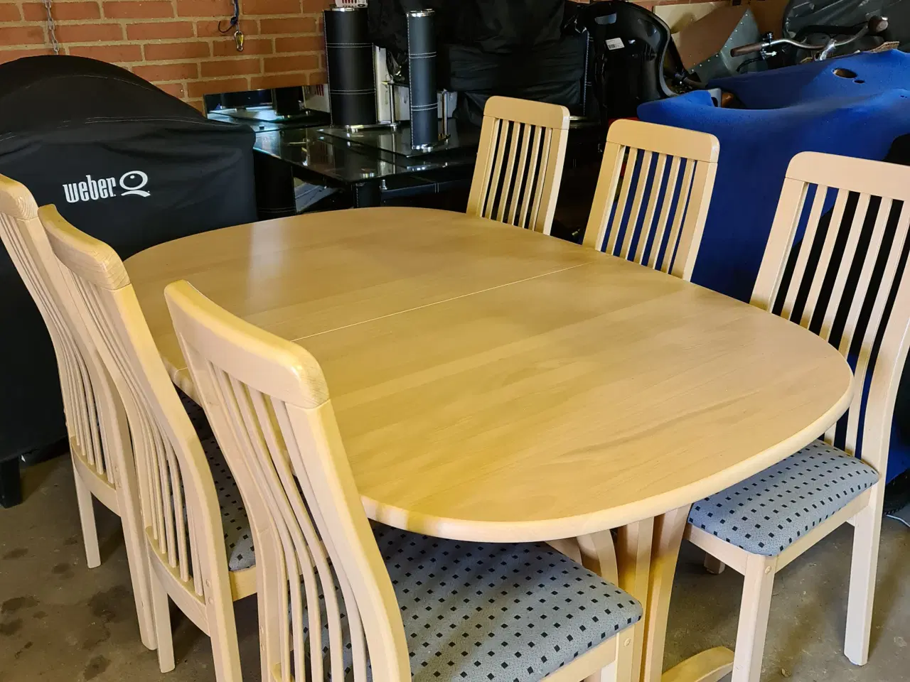 Billede 2 - Spisebord med 6 stole + 2 tillægsplader