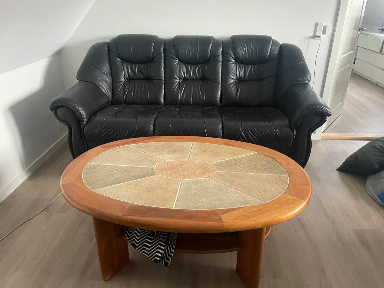 Billede 1 - Sofa og bord