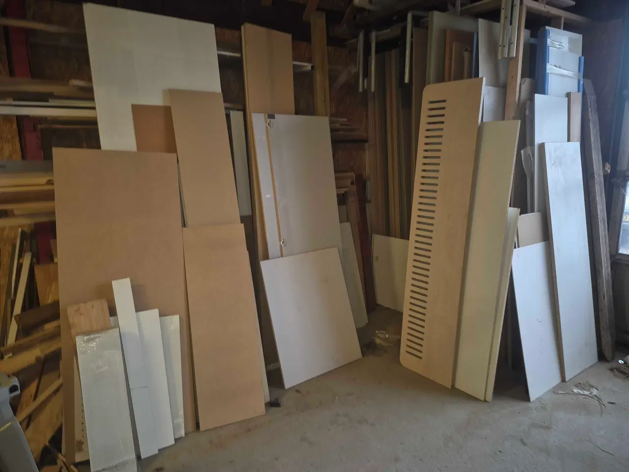 Billede 1 - Salg. Div. Plader. Hængsler mm