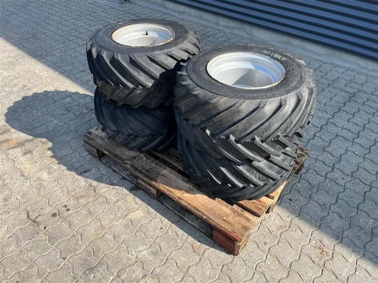 Billede 2 - BKT 26x12.00-12 komplet hjul til minilæsser