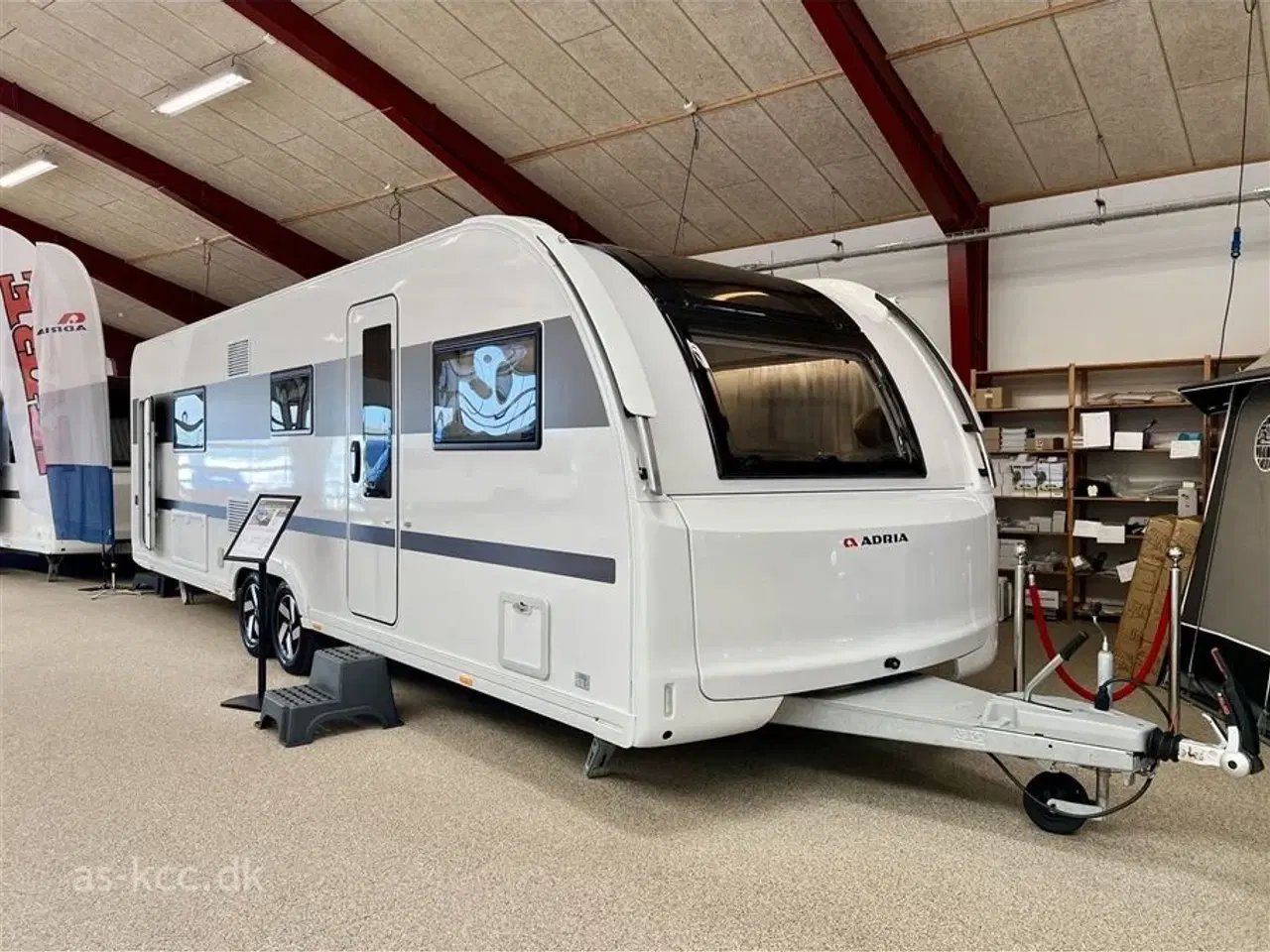 Billede 1 - 2024 - Adria Alpina 753 UP ALDE   Alpina 753 UP årg. 2024. 6 sovepladser 10 siddepladser. Mach Plus kr. 5.442,- er lagt i prisen.
