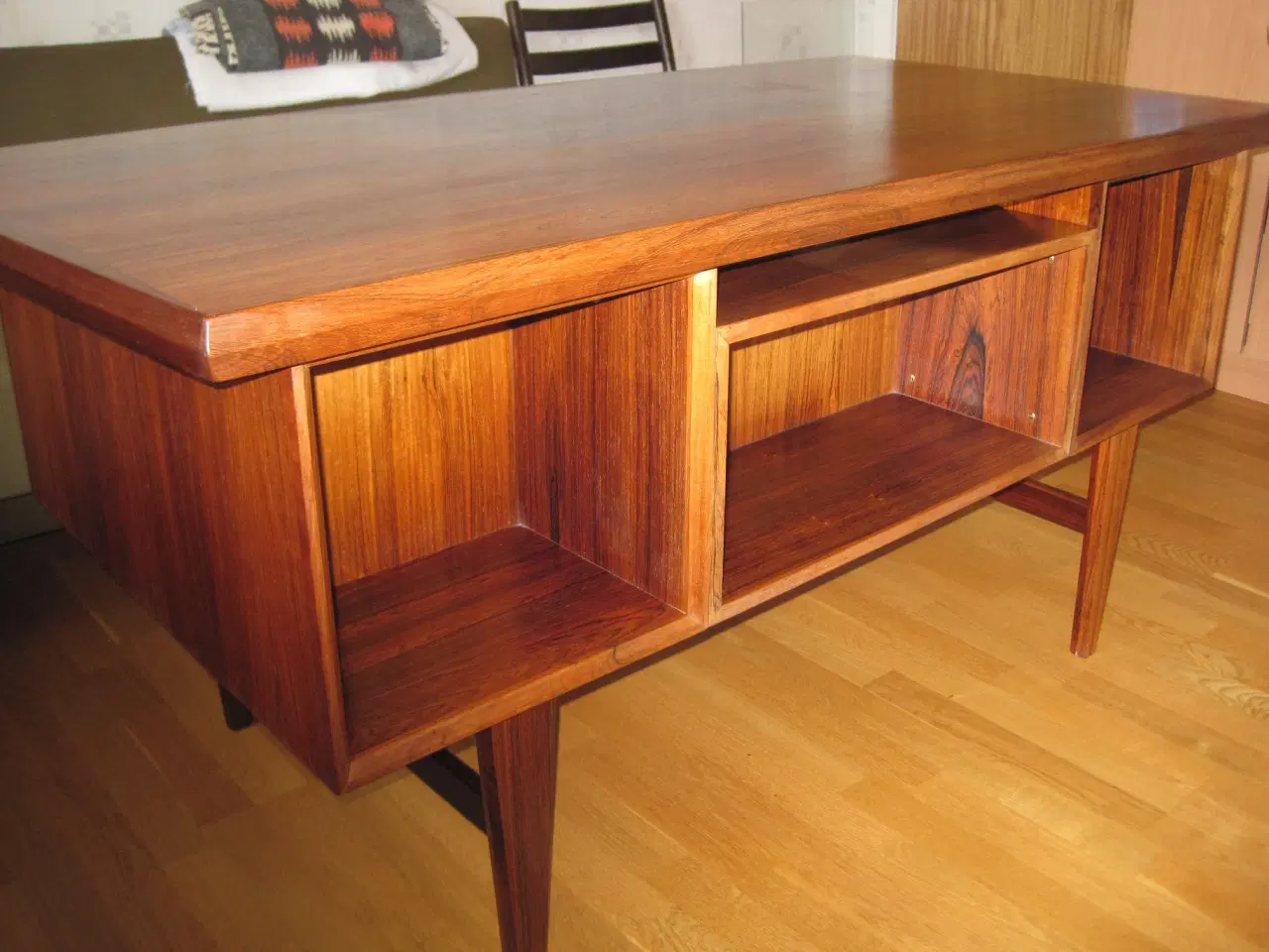 Billede 3 - Fritstående Palisander Skrivebord