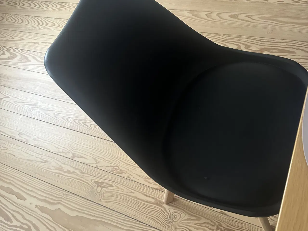 Billede 4 - Plankebord med 6 stole